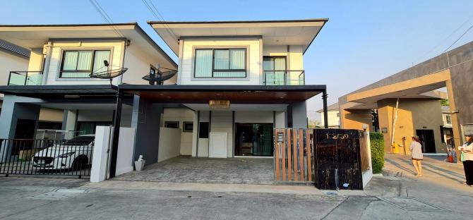 บ้นแฝดสไตล์บ้านเดี่ยวใกล้บางแสน The new life