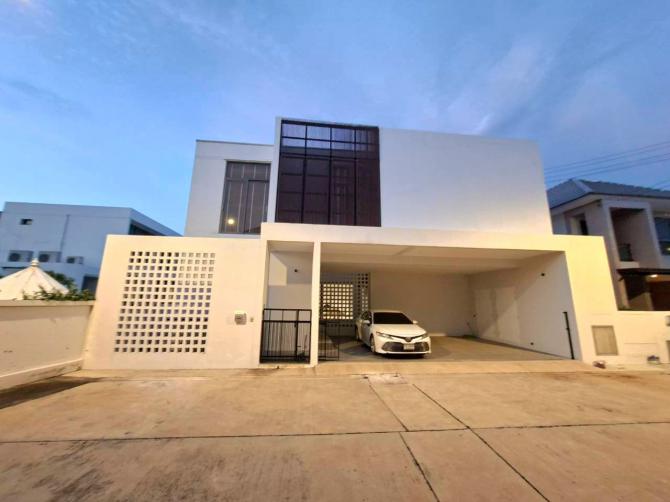บ้านเดี่ยวLuxuyสไตล์โมเดิร์นใกล้บางแสน